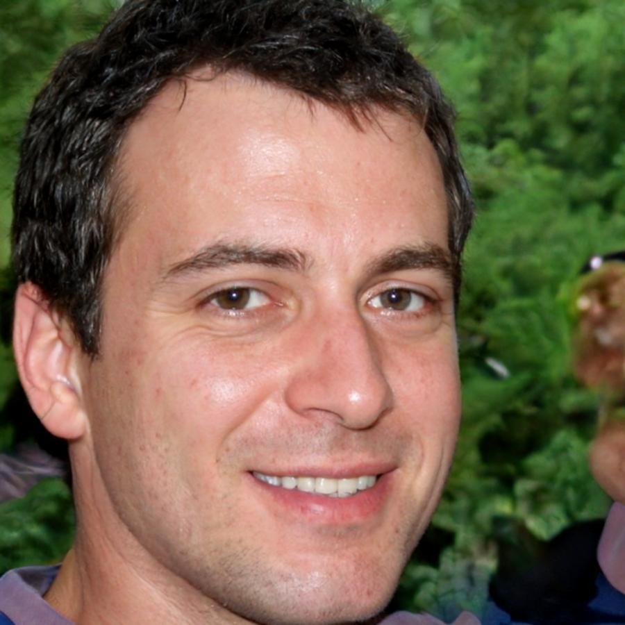 Expert en SEO local expliquant une stratégie